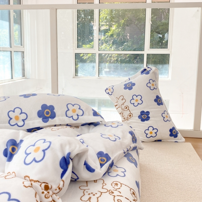 91家纺网 家纺一手货源 找家纺 昔可家纺  2021新款牛奶绒四件套第二组图 蓝花小熊兔