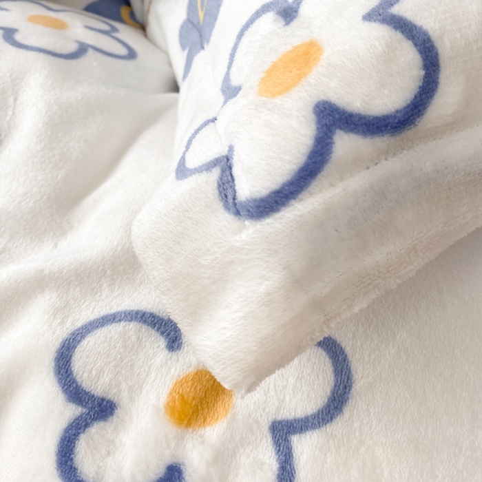 91家纺网 家纺一手货源 找家纺 昔可家纺  2021新款牛奶绒四件套第二组图 蓝花小熊兔