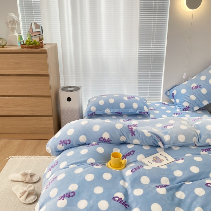 91家纺网 家纺一手货源 找家纺 昔可家纺  2021新款牛奶绒四件套第二组图蓝色波点chic