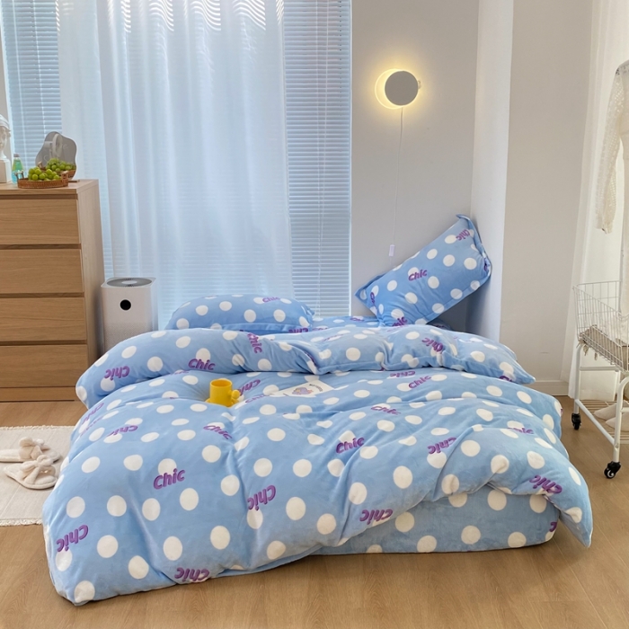 91家纺网 家纺一手货源 找家纺 昔可家纺  2021新款牛奶绒四件套第二组图蓝色波点chic