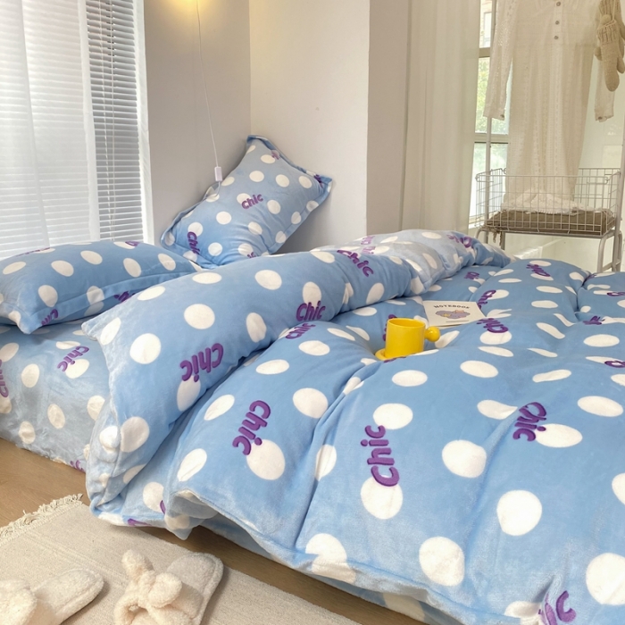 91家纺网 家纺一手货源 找家纺 昔可家纺  2021新款牛奶绒四件套第二组图蓝色波点chic