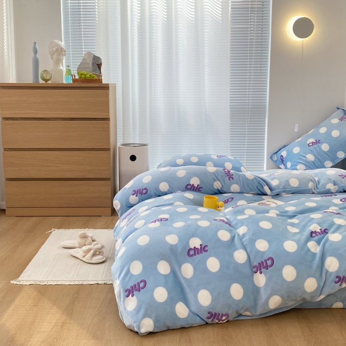 91家纺网 家纺一手货源 找家纺 昔可家纺  2021新款牛奶绒四件套第二组图蓝色波点chic