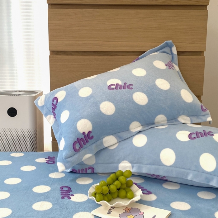 91家纺网 家纺一手货源 找家纺 昔可家纺  2021新款牛奶绒四件套第二组图蓝色波点chic