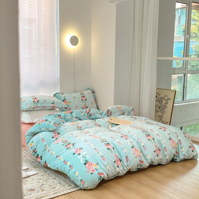 91家纺网 家纺一手货源 找家纺 昔可家纺  2021新款牛奶绒四件套第二组图 蓝色初恋花