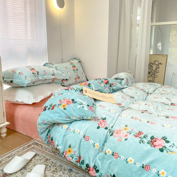 91家纺网 家纺一手货源 找家纺 昔可家纺  2021新款牛奶绒四件套第二组图 蓝色初恋花