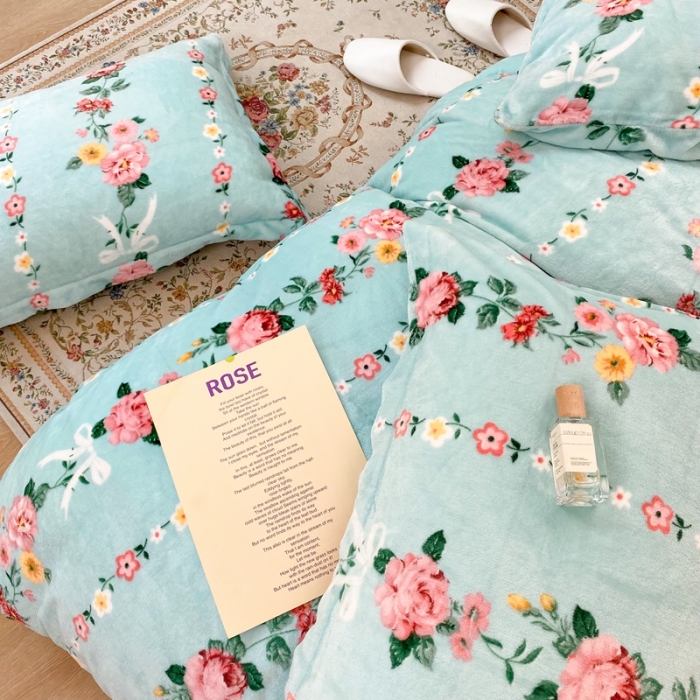 91家纺网 家纺一手货源 找家纺 昔可家纺  2021新款牛奶绒四件套第二组图 蓝色初恋花