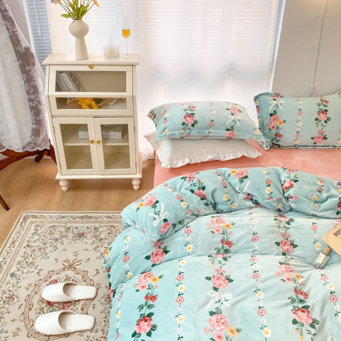 91家纺网 家纺一手货源 找家纺 昔可家纺  2021新款牛奶绒四件套第二组图 蓝色初恋花