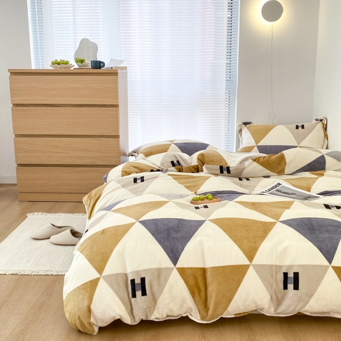 91家纺网 家纺一手货源 找家纺 昔可家纺  2021新款牛奶绒四件套第二组图 三角H