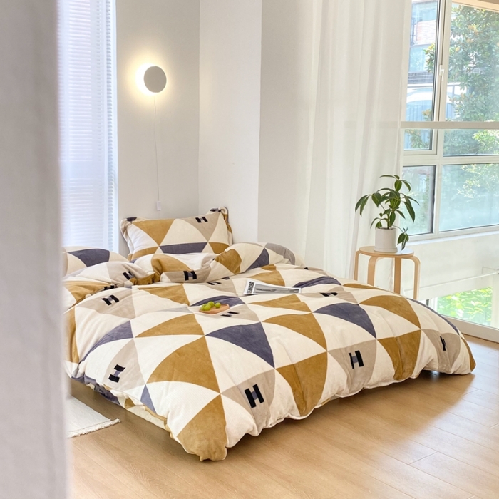 91家纺网 家纺一手货源 找家纺 昔可家纺  2021新款牛奶绒四件套第二组图 三角H