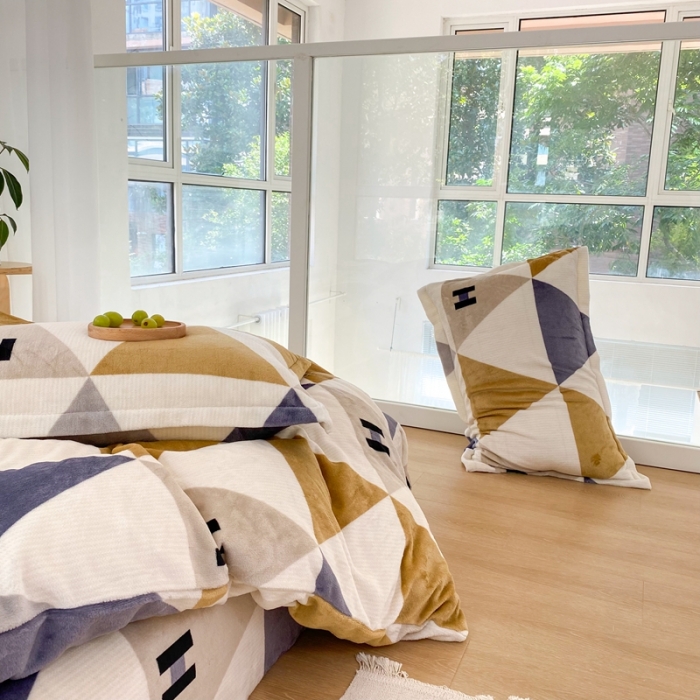 91家纺网 家纺一手货源 找家纺 昔可家纺  2021新款牛奶绒四件套第二组图 三角H