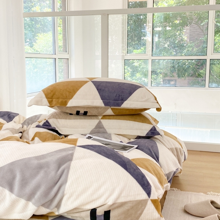 91家纺网 家纺一手货源 找家纺 昔可家纺  2021新款牛奶绒四件套第二组图 三角H