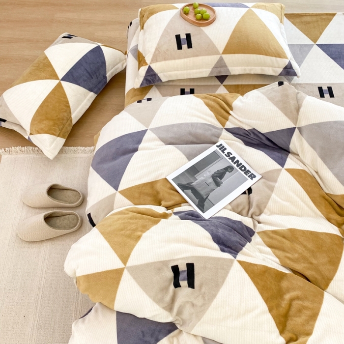 91家纺网 家纺一手货源 找家纺 昔可家纺  2021新款牛奶绒四件套第二组图 三角H