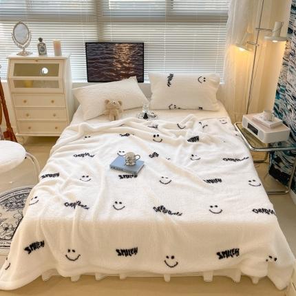 91家纺网 家纺一手货源 找家纺 昔可家纺 2021新款羊羔泰迪绒印花毛毯黑色笑脸