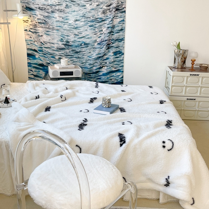 91家纺网 家纺一手货源 找家纺 昔可家纺 2021新款羊羔泰迪绒印花毛毯黑色笑脸