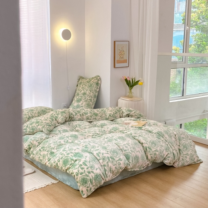 91家纺网 家纺一手货源 找家纺 昔可家纺  2021新款牛奶绒四件套第二组图 手绘山茶绿