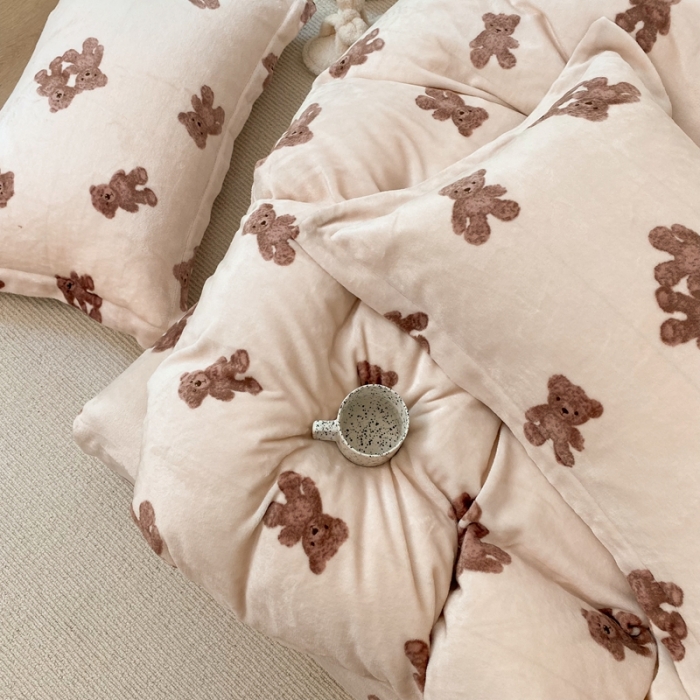 91家纺网 家纺一手货源 找家纺 昔可家纺  2021新款牛奶绒四件套第二组图 泰迪比熊