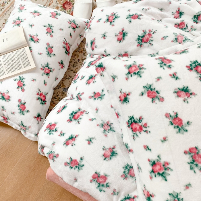 91家纺网 家纺一手货源 找家纺 昔可家纺  2021新款牛奶绒四件套第二组图 甜美小碎花