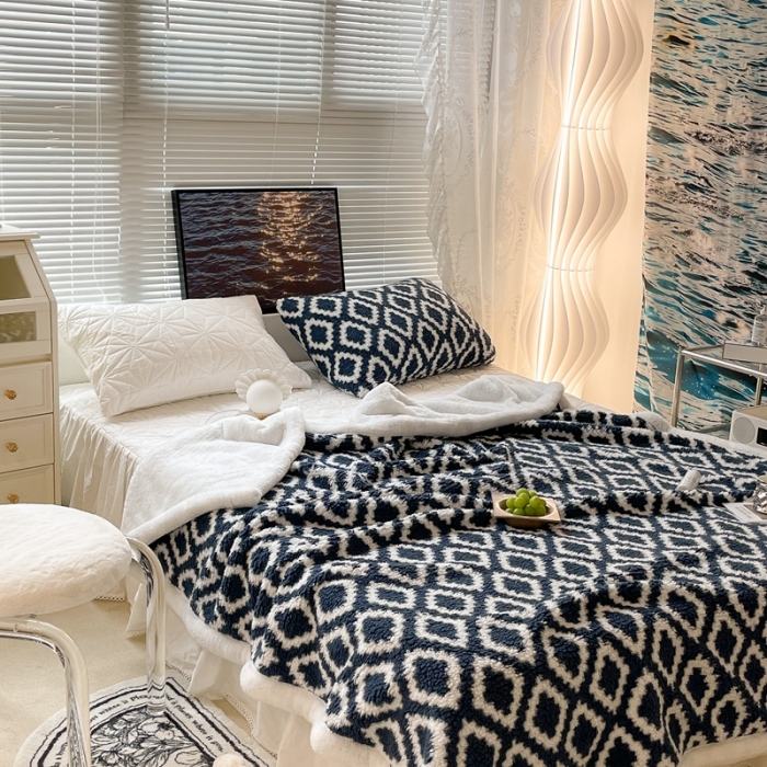 91家纺网 家纺一手货源 找家纺 昔可家纺 2021新款羊羔泰迪绒印花毛毯简约菱格