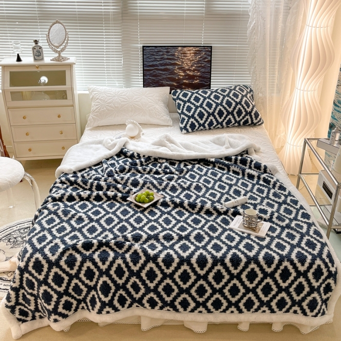 91家纺网 家纺一手货源 找家纺 昔可家纺 2021新款羊羔泰迪绒印花毛毯简约菱格