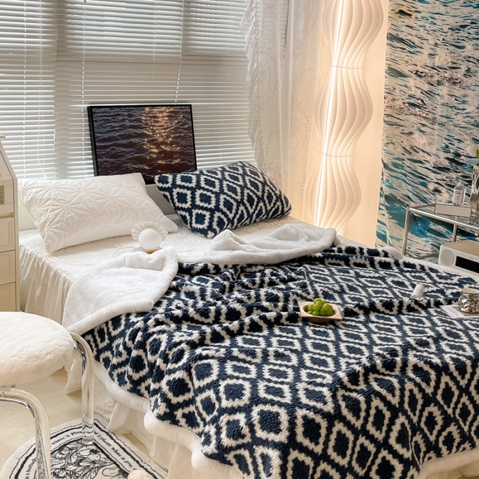 91家纺网 家纺一手货源 找家纺 昔可家纺 2021新款羊羔泰迪绒印花毛毯简约菱格