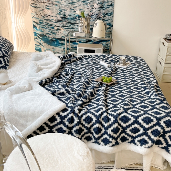 91家纺网 家纺一手货源 找家纺 昔可家纺 2021新款羊羔泰迪绒印花毛毯简约菱格