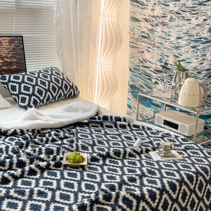 91家纺网 家纺一手货源 找家纺 昔可家纺 2021新款羊羔泰迪绒印花毛毯简约菱格