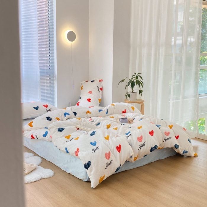 91家纺网 家纺一手货源 找家纺 昔可家纺  2021新款牛奶绒四件套第二组图 涂鸦比心