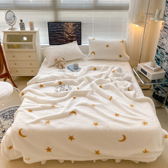 91家纺网 家纺一手货源 找家纺 昔可家纺 2021新款羊羔泰迪绒印花毛毯金色星星月亮