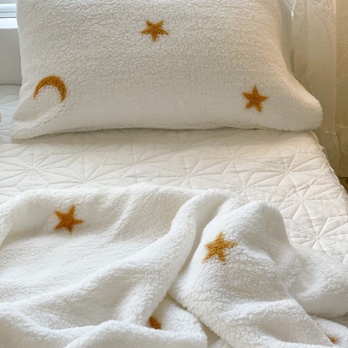 91家纺网 家纺一手货源 找家纺 昔可家纺 2021新款羊羔泰迪绒印花毛毯金色星星月亮