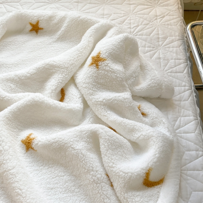 91家纺网 家纺一手货源 找家纺 昔可家纺 2021新款羊羔泰迪绒印花毛毯金色星星月亮