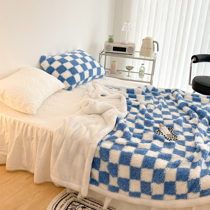 91家纺网 家纺一手货源 找家纺 昔可家纺 2021新款羊羔泰迪绒印花毛毯蓝色棋盘格