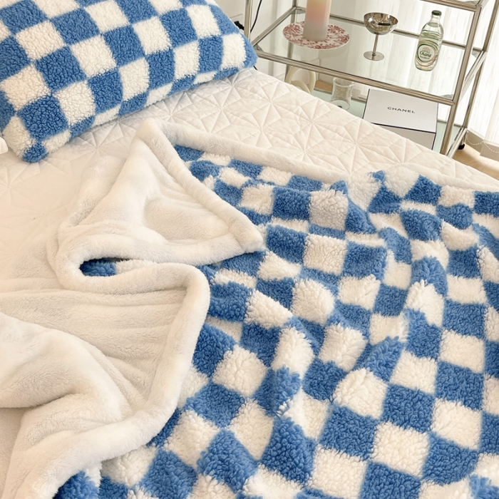 91家纺网 家纺一手货源 找家纺 昔可家纺 2021新款羊羔泰迪绒印花毛毯蓝色棋盘格