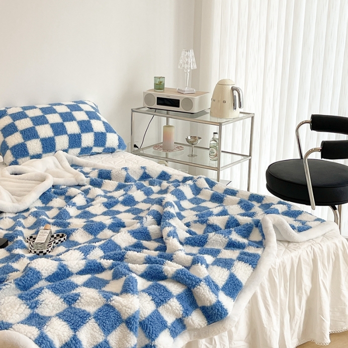 91家纺网 家纺一手货源 找家纺 昔可家纺 2021新款羊羔泰迪绒印花毛毯蓝色棋盘格