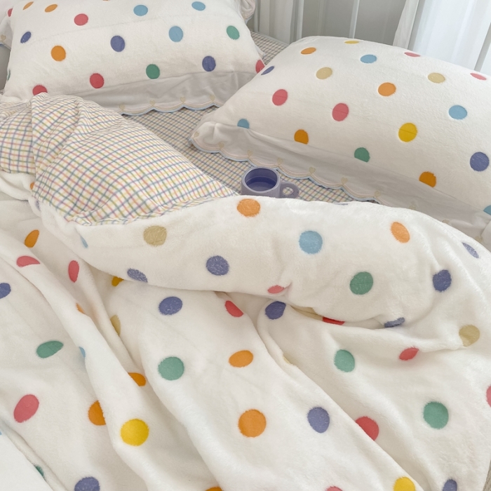 91家纺网 家纺一手货源 找家纺 昔可家纺 2021新款coco雪貂绒四件套 彩色波点 米白