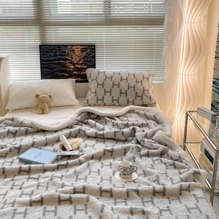 91家纺网 家纺一手货源 找家纺 昔可家纺 2021新款羊羔泰迪绒印花毛毯时尚H