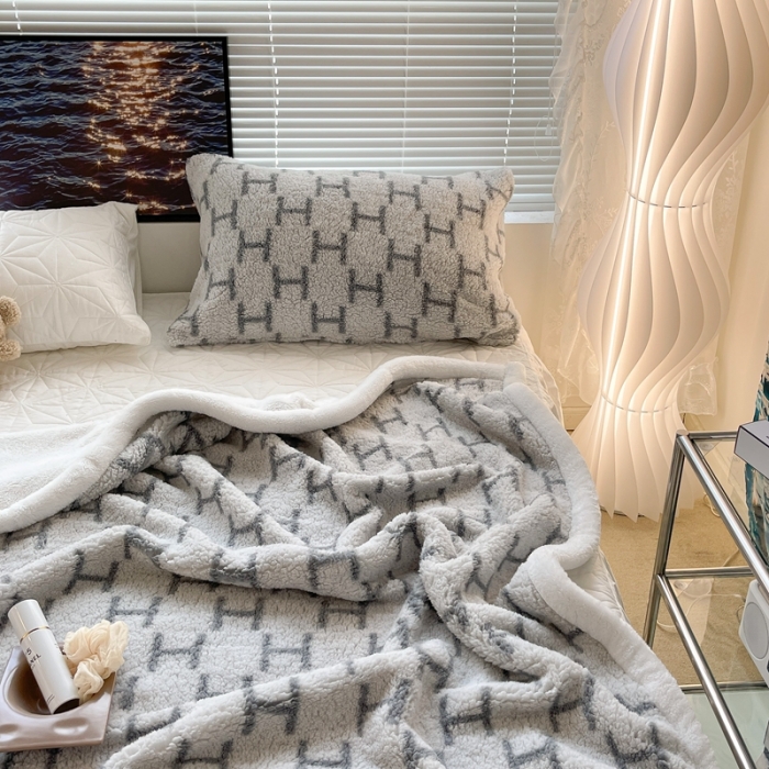 91家纺网 家纺一手货源 找家纺 昔可家纺 2021新款羊羔泰迪绒印花毛毯时尚H