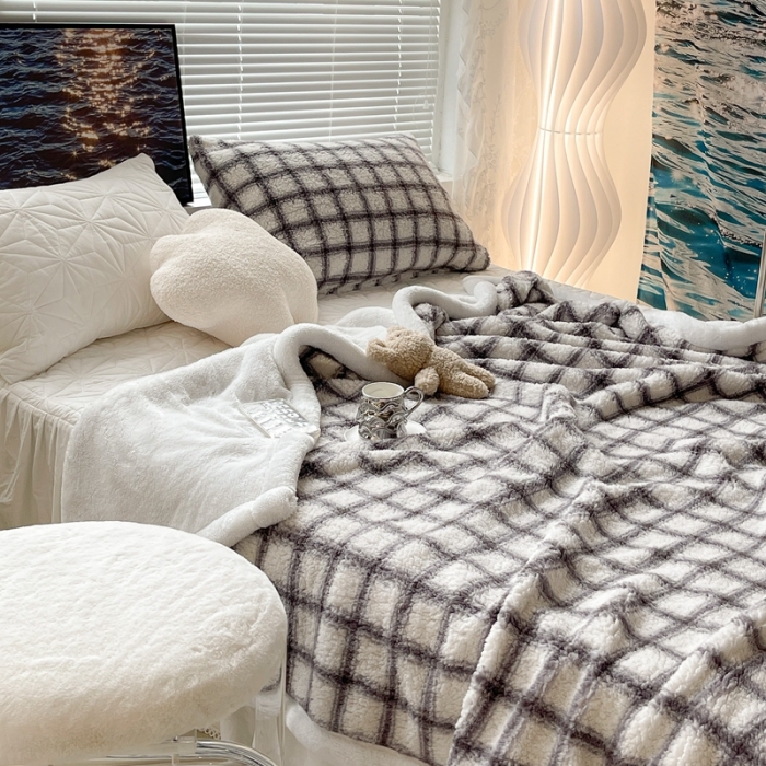 91家纺网 家纺一手货源 找家纺 昔可家纺 2021新款羊羔泰迪绒印花毛毯小香风格子