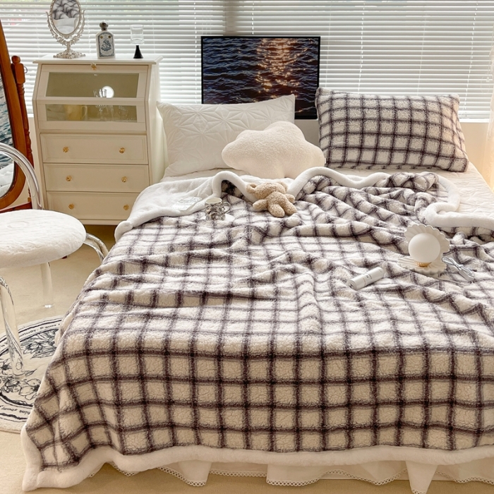 91家纺网 家纺一手货源 找家纺 昔可家纺 2021新款羊羔泰迪绒印花毛毯小香风格子