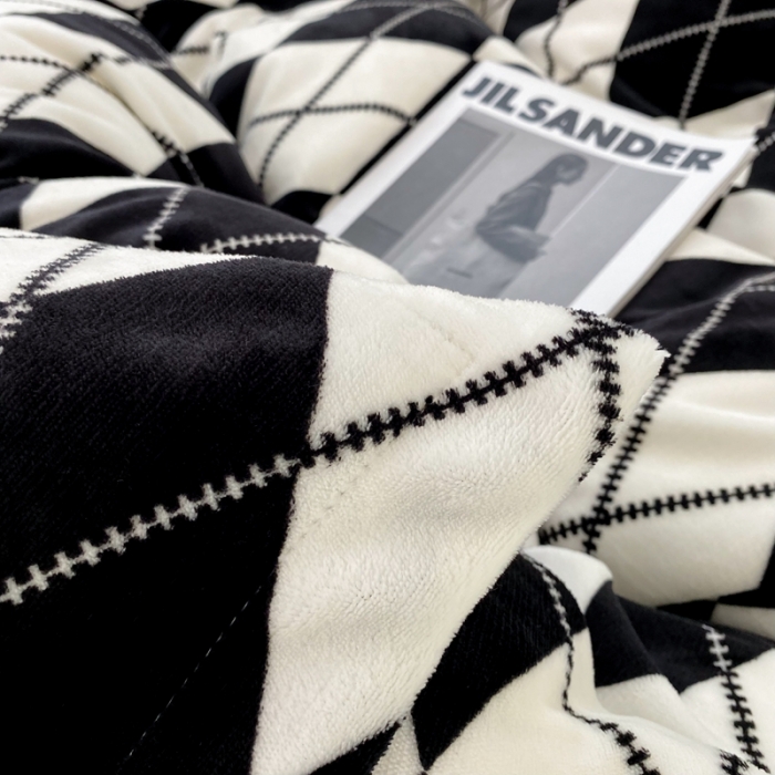 91家纺网 家纺一手货源 找家纺 昔可家纺  2021新款牛奶绒四件套第二组图 香香菱格