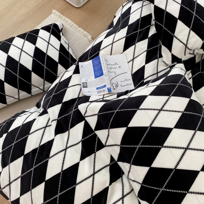 91家纺网 家纺一手货源 找家纺 昔可家纺  2021新款牛奶绒四件套第二组图 香香菱格