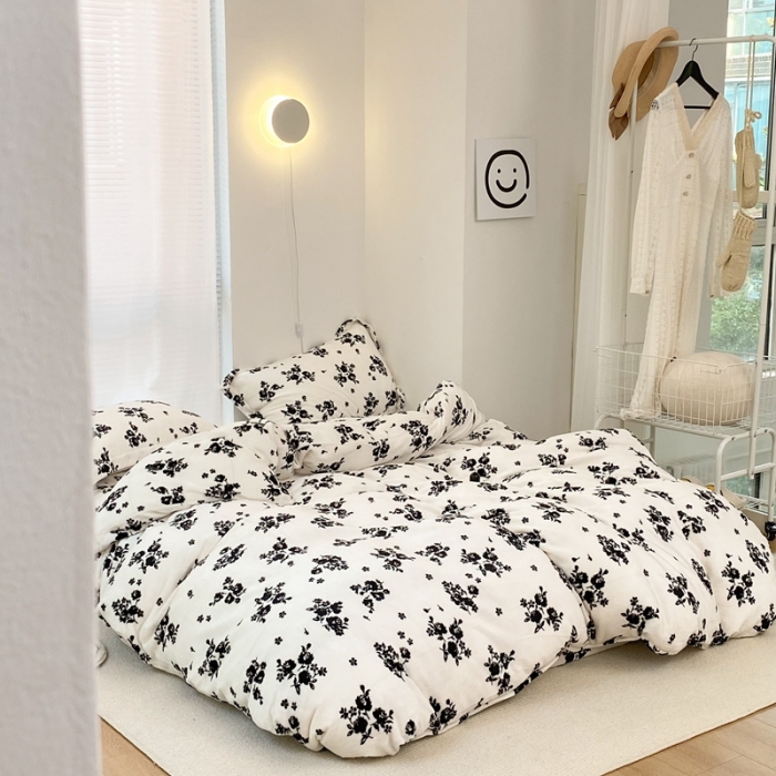 91家纺网 家纺一手货源 找家纺 昔可家纺  2021新款牛奶绒四件套第二组图 小香黑花