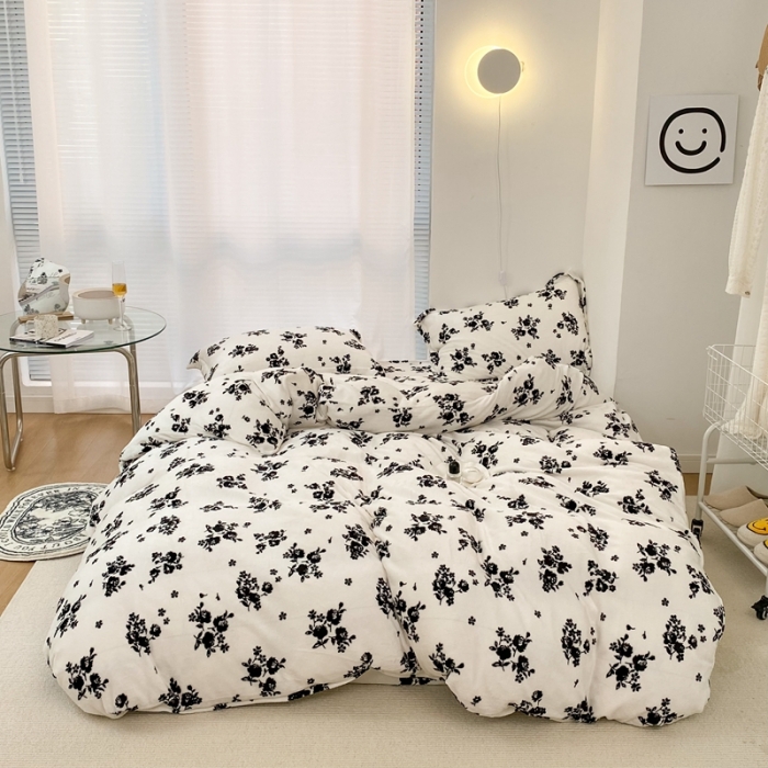 91家纺网 家纺一手货源 找家纺 昔可家纺  2021新款牛奶绒四件套第二组图 小香黑花