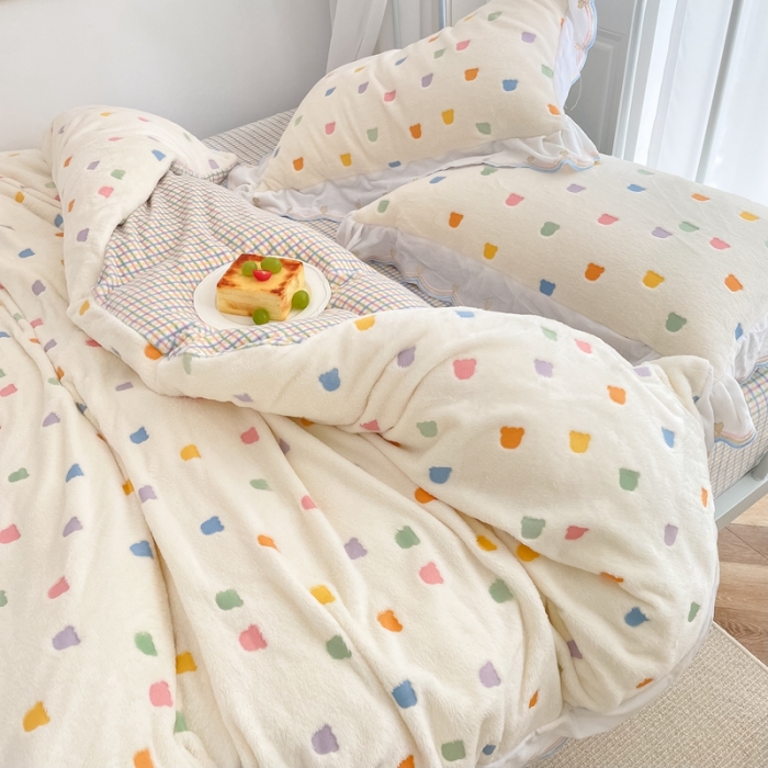 91家纺网 家纺一手货源 找家纺 昔可家纺 2021新款coco雪貂绒四件套 小小熊 米白