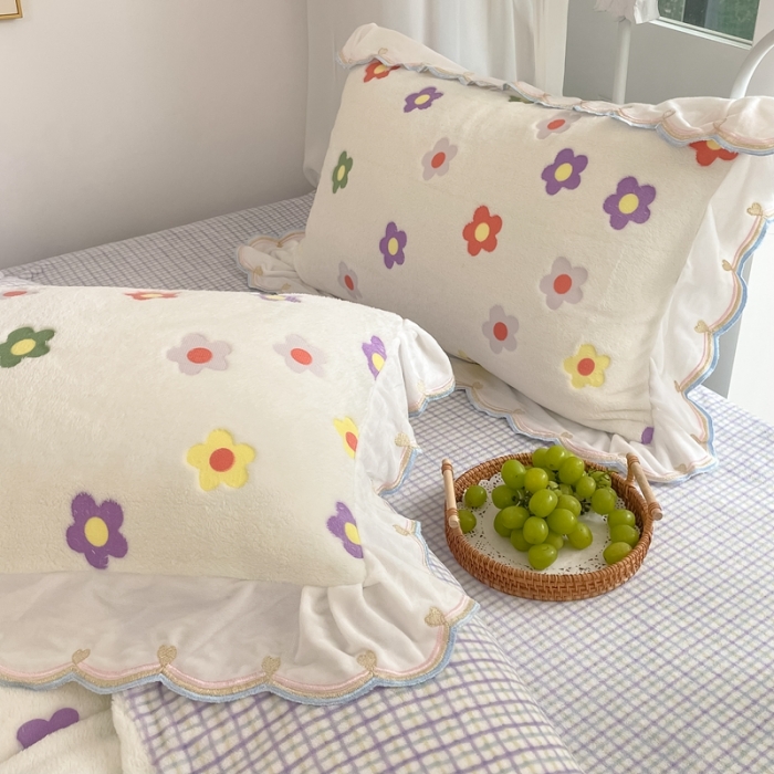 91家纺网 家纺一手货源 找家纺 昔可家纺 2021新款coco雪貂绒四件套 泫雅花白