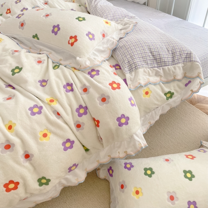 91家纺网 家纺一手货源 找家纺 昔可家纺 2021新款coco雪貂绒四件套 泫雅花白