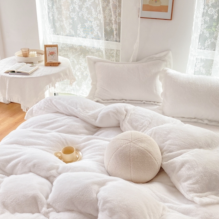 91家纺网 家纺一手货源 找家纺 昔可家纺 2021新款泰迪绒马卡龙色四件套奶香白