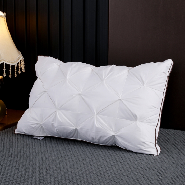 91家纺网 家纺一手货源 找家纺 羽仙子2023新品爆款全棉扭花工艺羽绒枕鹅绒枕头枕芯 白色