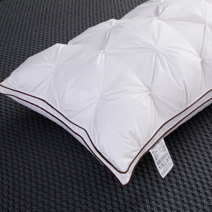 91家纺网 家纺一手货源 找家纺 羽仙子2023新品爆款全棉扭花工艺羽绒枕鹅绒枕头枕芯 白色