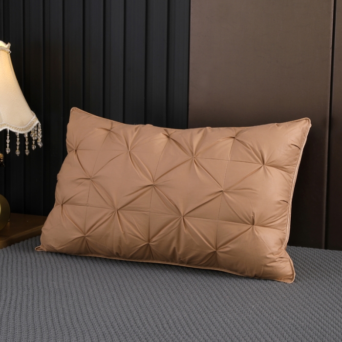 91家纺网 家纺一手货源 找家纺 羽仙子2023新品爆款全棉扭花工艺羽绒枕鹅绒枕头枕芯 咖色