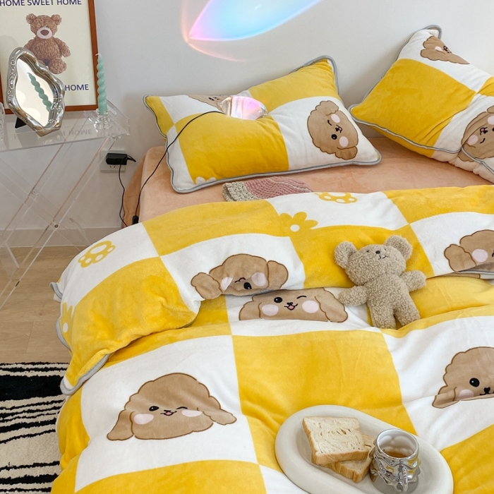 91家纺网 家纺一手货源 找家纺 昔可家纺 2021新款小包边牛奶绒四件套黄格小奶狗